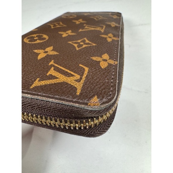 Louis Vuitton Monogram Canvas Evasion Illustre Zippy Wallet - Picture 9 of 12